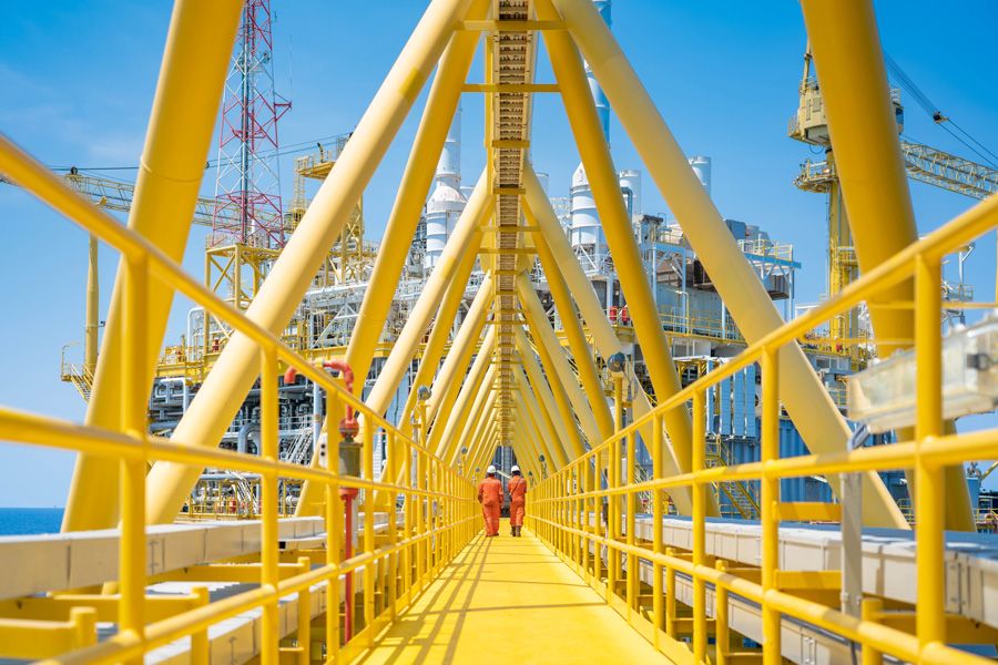 Eni Spa Oil and Gas – Operator on offshore oil and gas platform Eni Spa Oil and Gas – Operator on offshore oil and gas platform